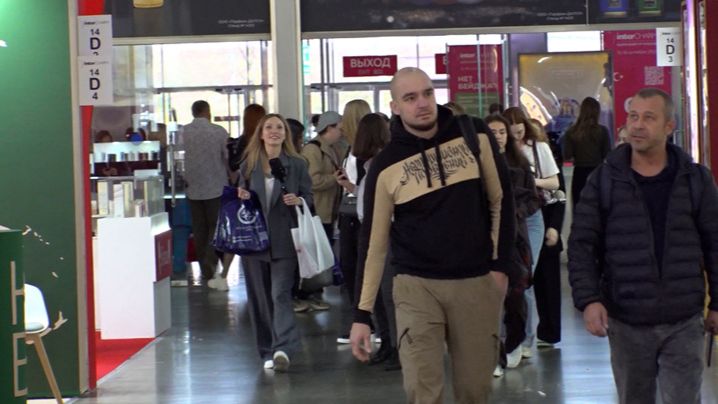 Посетителей "Крокус Экспо" в Красногорске эвакуировали из здания смотреть онлайн