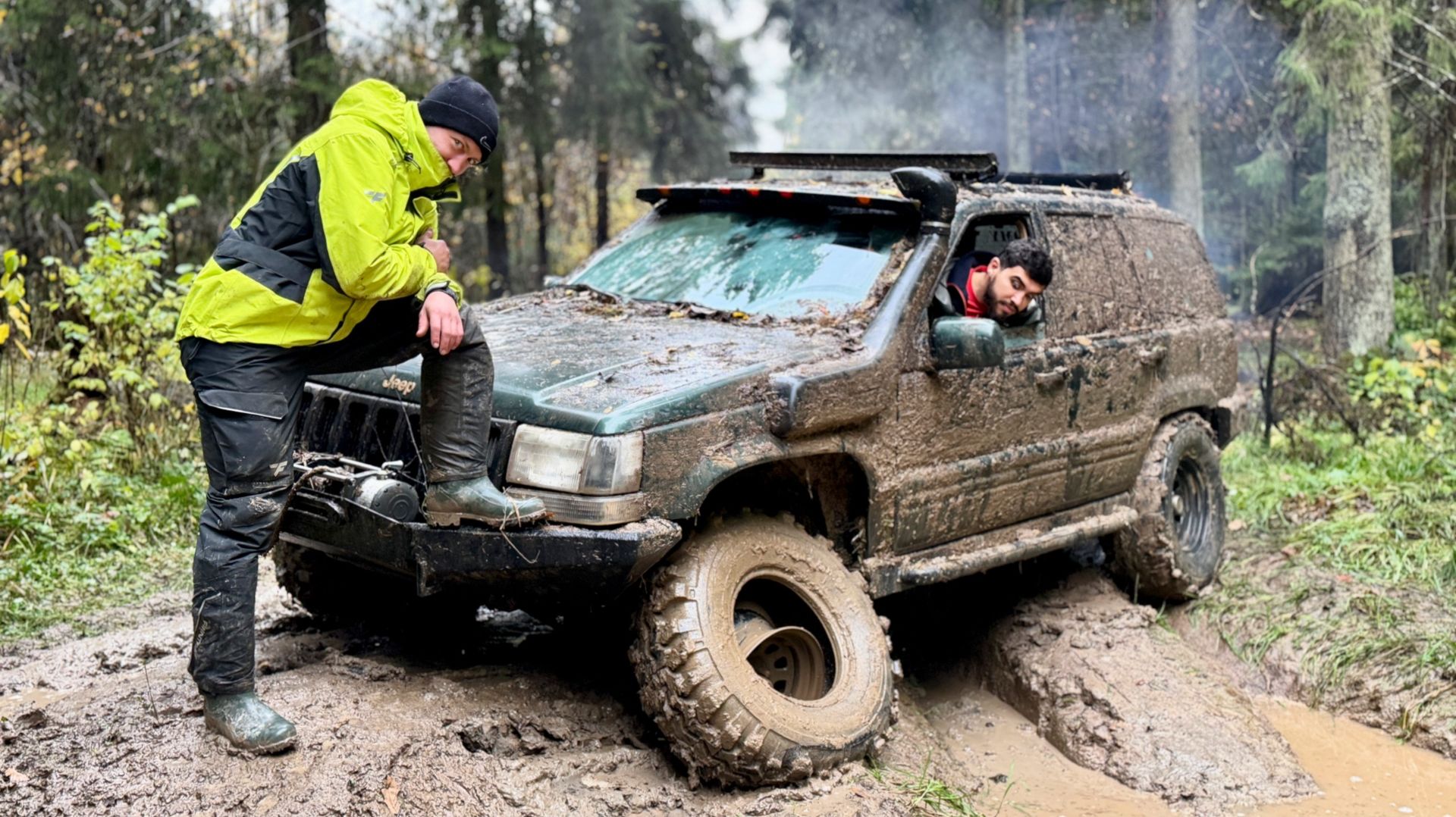 Оживляем Джип, затонувший в болоте и пытаемся эвакуироваться... смотреть онлайн