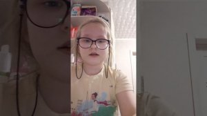 мы с сестрой играем на разных предметах