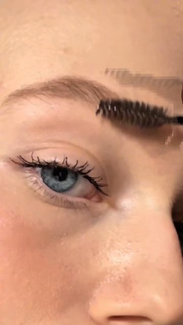 Уход за бровями — важная часть ежедневного ритуала, а не разовая процедура перед важным событием