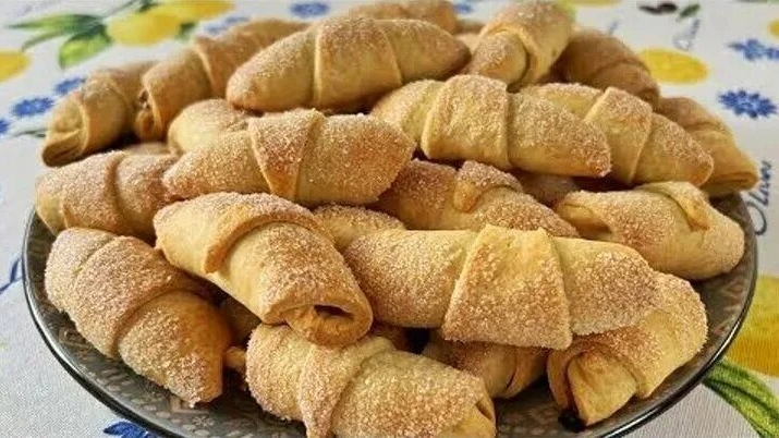 Рогалики с ореховой начинкой и корицей