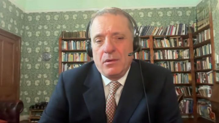 Меркурис: Киев пойдет на любые меры ради вовлечения ЕС в переговоры в ОАЭ смотреть онлайн