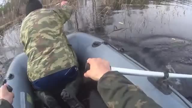 ГЛУХАЯ КАРЕЛЬСКАЯ ТАЙГА!Щука висит на каждом метре!Ракуха упустил рыбину с весло! смотреть онлайн