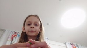 леплю фрукты в тарелке из пластилина