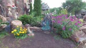 цветочники  во дворе из арт бетона идеи для  дома.  клумба  Кикиморы.