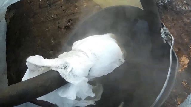 Промываем радиатор печки.