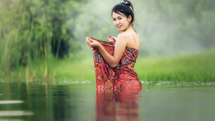 почему вода в реке течёт,  а в озере — нет