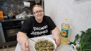 Готовлю  салатик к картошечке / Есть же такие чудо-мамки...