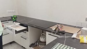 Кухонный фартук. Клею плитку на жидкие гвозди.