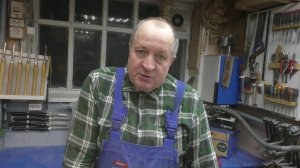 Выпиливаю лобзиком матрёшек из фанеры, под дальнейшую роспись.