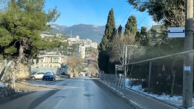 Ялта. По Суворовской, Красноармейской улице, вниз до перекрестка с ул.Гоголя. 20.01.26. Крым. Crimea смотреть онлайн