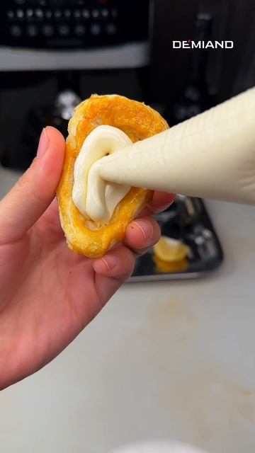 «Устрицы» из теста с сыром и икрой 🦪 смотреть онлайн