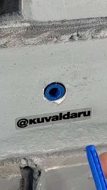 Что делать если нет дюбеля нужного размера 😉 смотреть онлайн