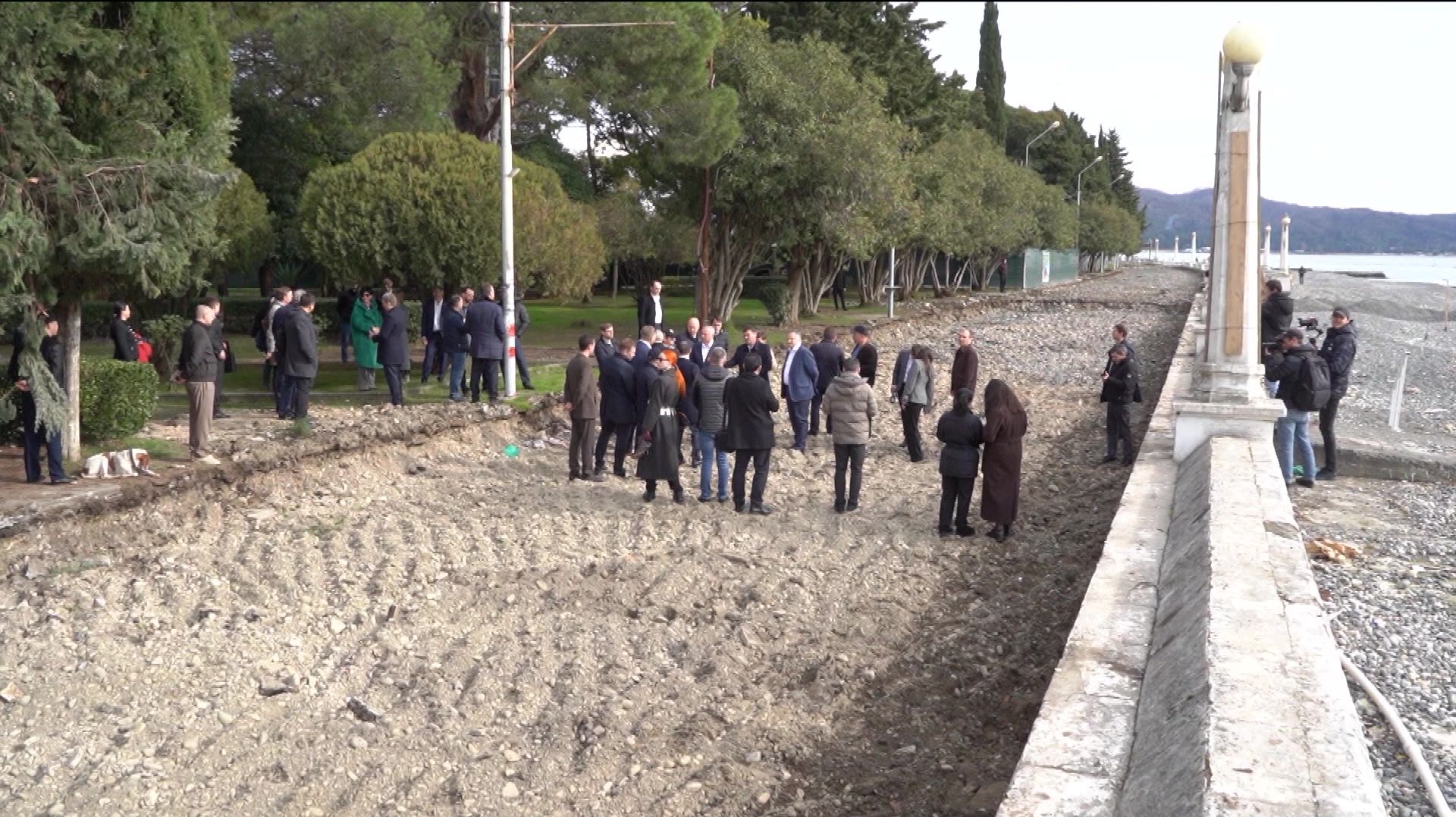 Строители из Башкортостана помогают благоустраивать набережную Диоскуров в Сухуме смотреть онлайн