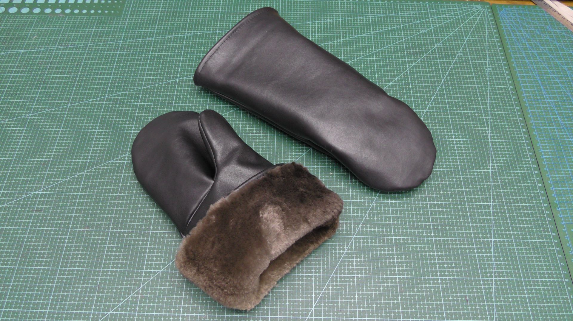 Рукавицы , варежки , шубенки из натурального меха бобра . смотреть онлайн