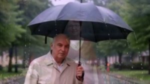 Кружит карусель.