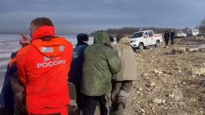 В Адыгее с оторвавшейся льдины спасли 17 рыбаков