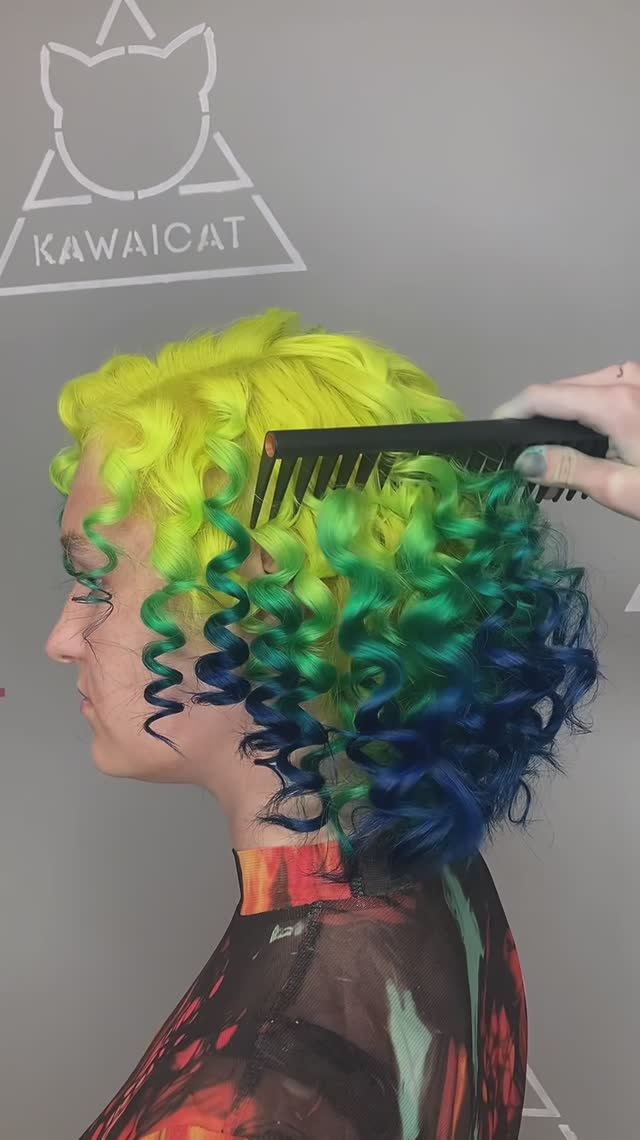 Яркое окрашивание с переходом из желтого в синий на красителе Антоцианин! Яркое окрашивание с переходом из желтого в синий на красителе Антоцианин!