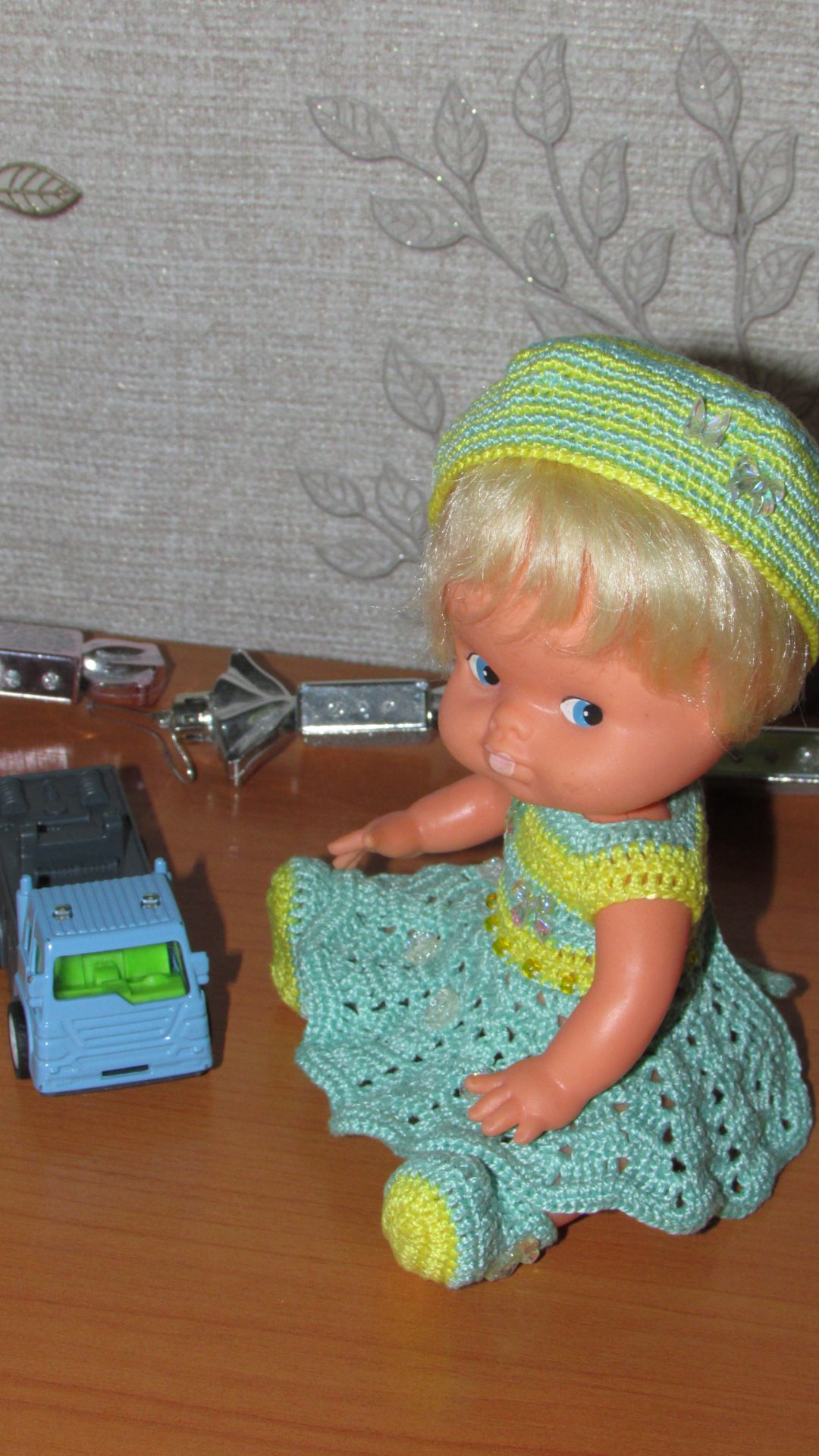 Авторский вязаный нарядкомплект с шапочкой Цветочная Фея-4 на кукол ГДР Кисс Ми  Kiss Me