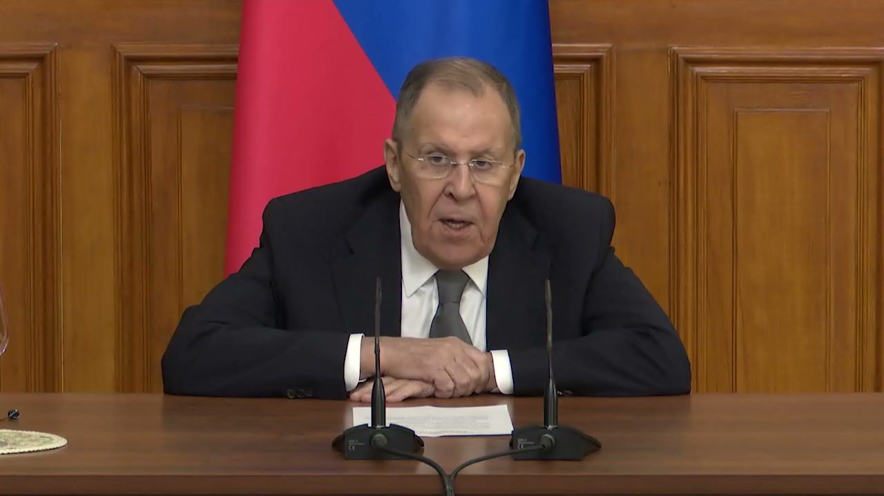 Лавров о Западе: «Хотят сохранить режим, чтобы он "кусал" РФ» смотреть онлайн