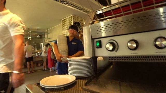 Обеденная зона и номер отеля