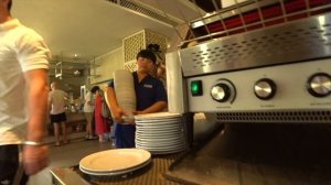 Обеденная зона и номер отеля