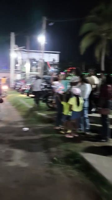 Попала в скопление людей и машин в Негомбо. Праздник на Шри Ланке.