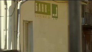 Валере надо успеть снять деньги