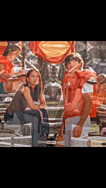 Лана и Кларк встреча у Бассейна