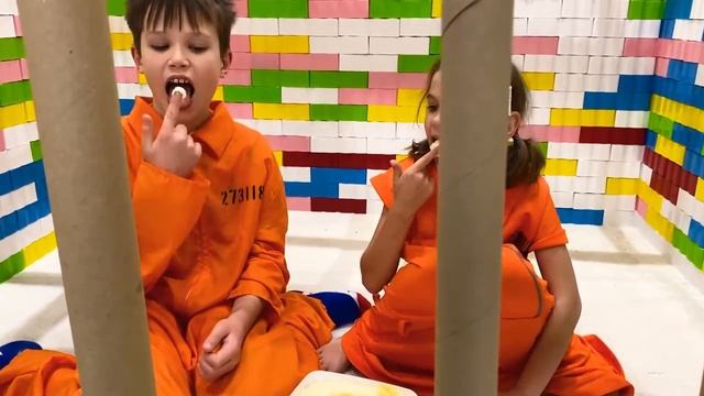 ℹ️ СТРОИМ ДОМ из КОНСТРУКТОРА - КАТЯ И МАКС смотреть онлайн