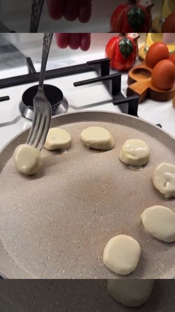 🥞Банановые мини-панкейки
#насковороде 🥞Банановые мини-панкейки
#насковороде