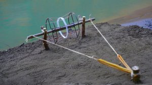 Техника ловли в реке / Рыбалка в реке / Рыбалка с удочкой / Необычный способ ловли рыбы !