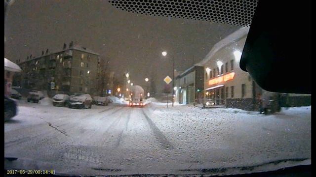 Поездка в эпицентре шторма: снежок валит