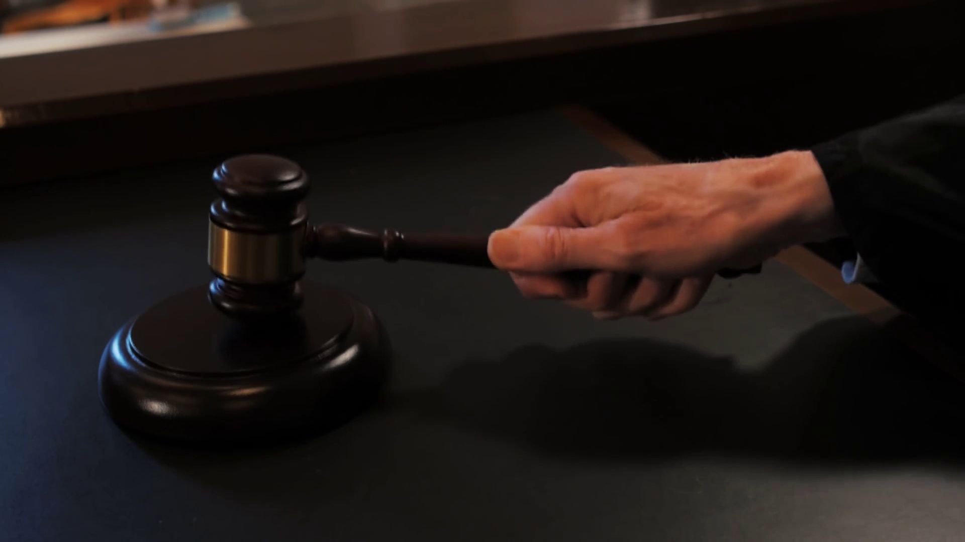 ШКОЛЬНИЦУ - В СИЗО, ОХРАННИЦ — ПОД ДОМАШНИЙ АРЕСТ. смотреть онлайн