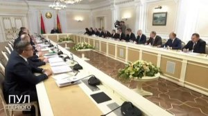 Лукашенко на совещание принесли снюс