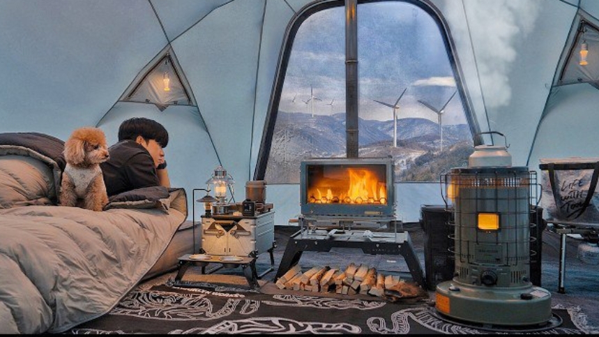 Снежный кемпинг в горах с моей собачкой. Тёплая палатка. смотреть онлайн