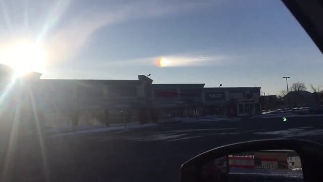 В небе над Монреалем сняли гигантский планетоид рядом с Солнцем смотреть онлайн