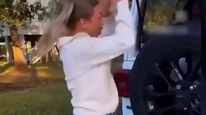 Подарил жене машину