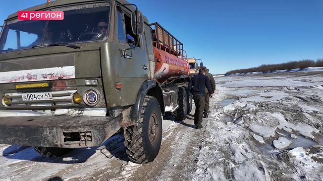 ЗАВОЗ ТОПЛИВА ПО АВТОЗИМНИКАМ НАЧАЛИ НА КАМЧАТКЕ • НОВОСТИ КАМЧАТКИ смотреть онлайн