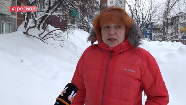 НЕ ПЕРВЫЙ МЕСЯЦ КАМЧАТЦЫ С КОРОЛЁВА 33 ЖДУТ РАСЧИСТКИ ПРИДОМОВОЙ ТЕРРИТОРИИ • НОВОСТИ КАМЧАТКИ смотреть онлайн