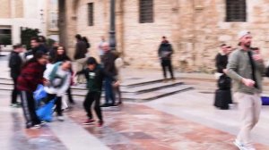 гр. Шоколад - Улыбнись( Реакция Детей на песню и Уличного певца в Европе)