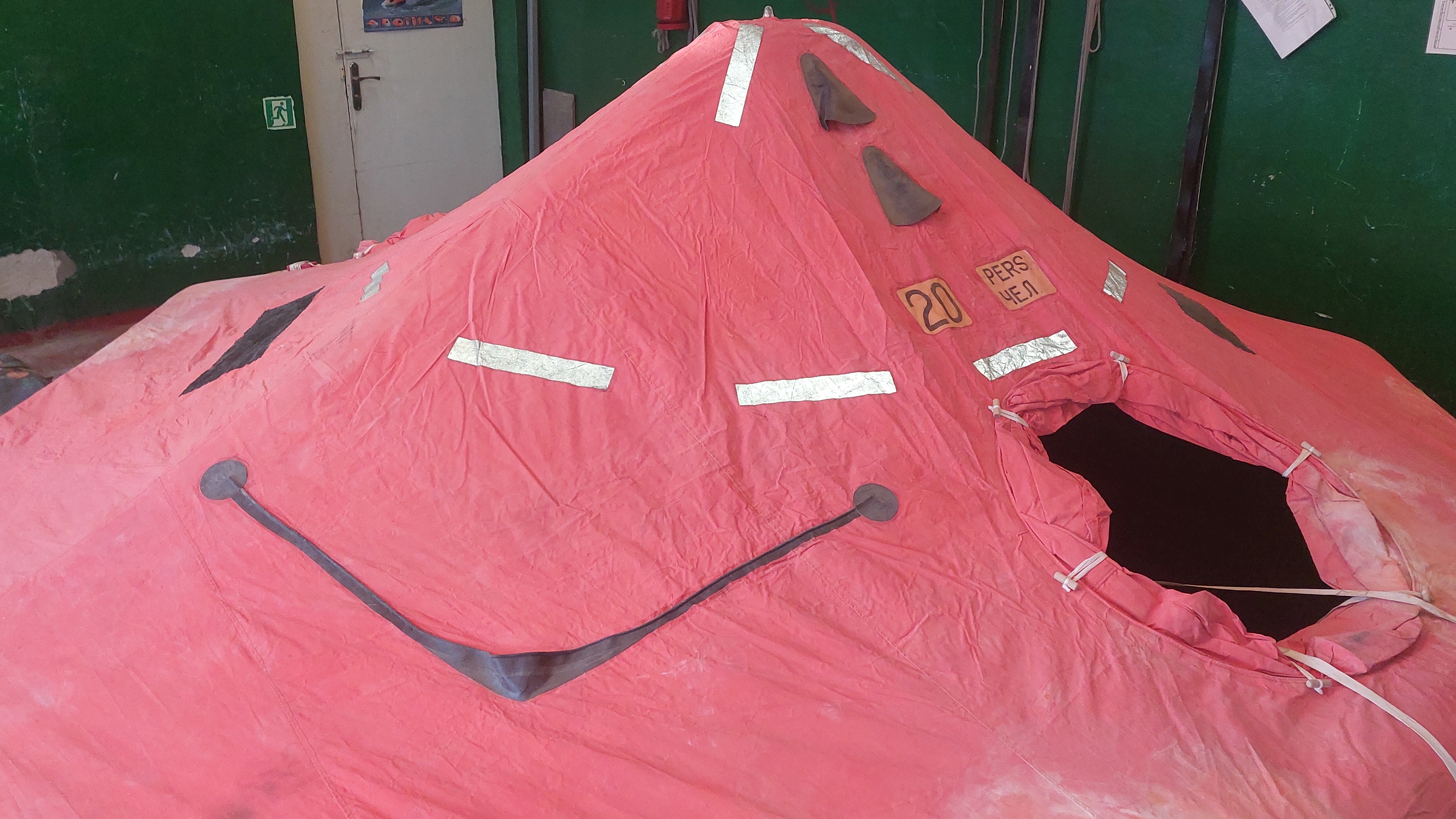 Спасательный плот на 20 человек