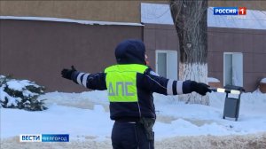 Регулировщики следят за дорожным движением в Белгороде из-за аварийного отключения электроэнергии