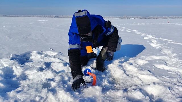 Рыбалка на жерлицы в мороз. Много поклевок. Рыбалка на жерлицы в мороз. Много поклевок.