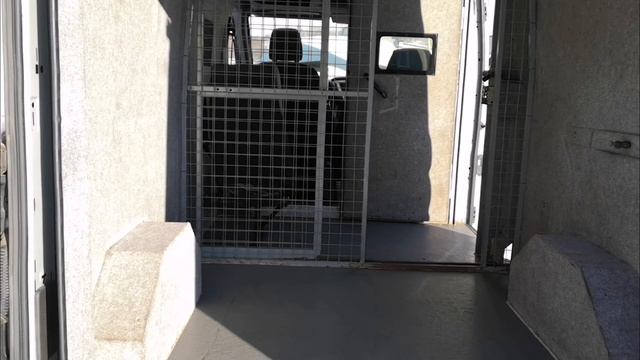 форд броневик белый