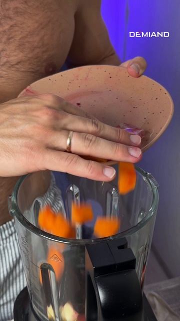 Мощный, удобный и продуманный до мелочей — для смузи, супов, соусов и быстрых завтраков.