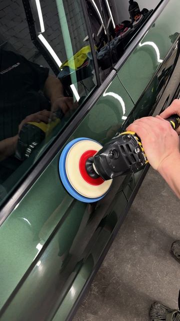 Полировка кузова Skoda Karoq с нанесением керамики смотреть онлайн