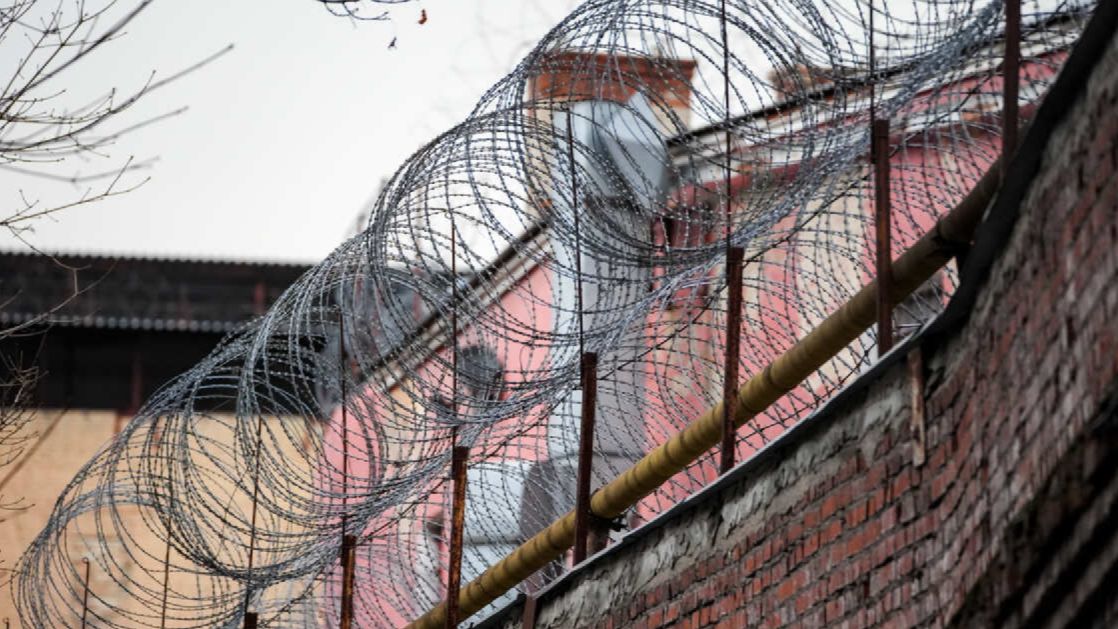 Мужчина получил 3,5 года за кражу 13 надгробий с кладбищ в Карелии смотреть онлайн