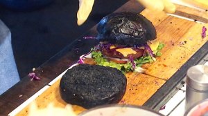 Чизбургер «Черная булочка» — тайская уличная еда