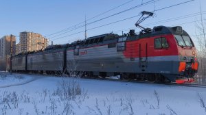 Электровоз 3ЭС4К 046 проследует станцию Девяткино